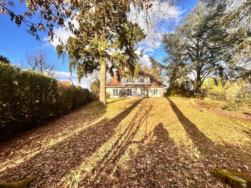 Maison - 221 m² - 10 pièces