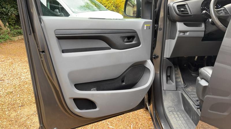 Peugeot Expert Vu 2.0 BlueHDi 180 Eat8 Asphalt - Première main