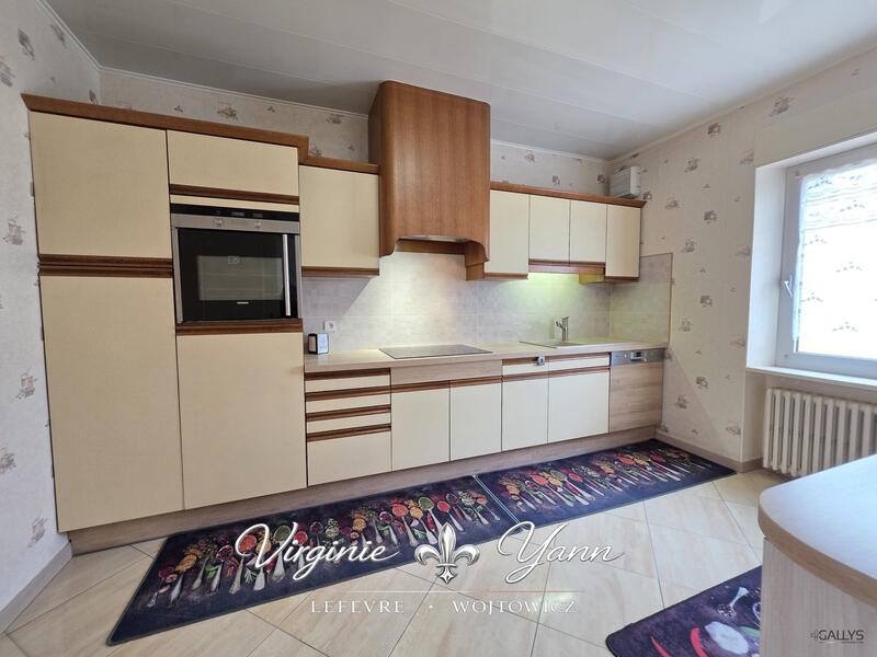 Maison - 180 m² - 8 pièces