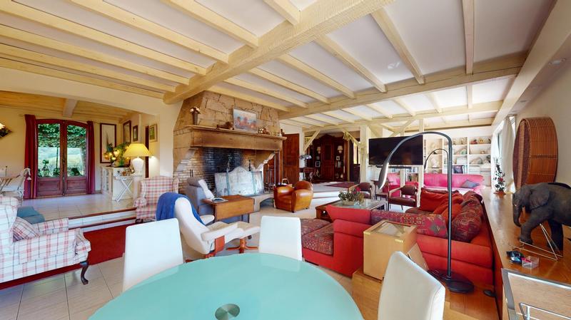 Maison - 600 m² - 12 pièces