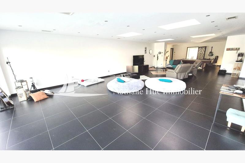 Propriété - 285 m² - 6 pièces