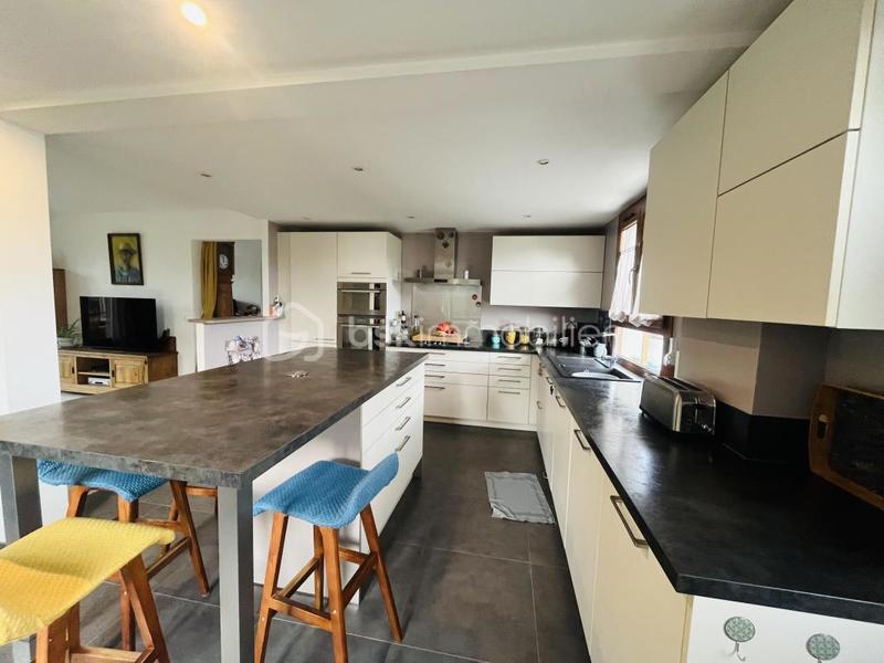 Maison - 222 m² - 8 pièces