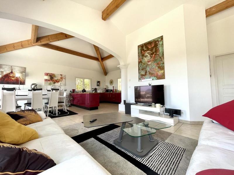 Maison - 232 m² - 6 pièces