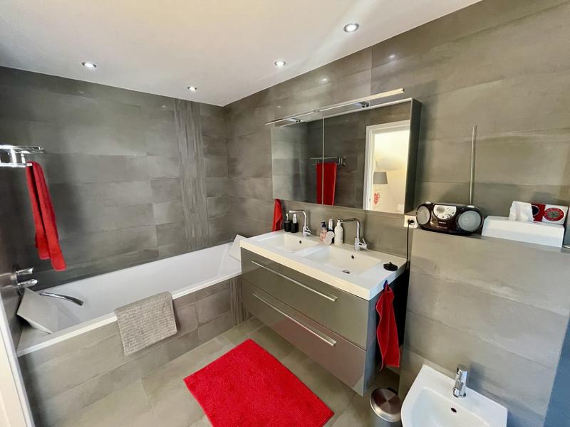 Maison contemporaine - 367 m² - 6 pièces