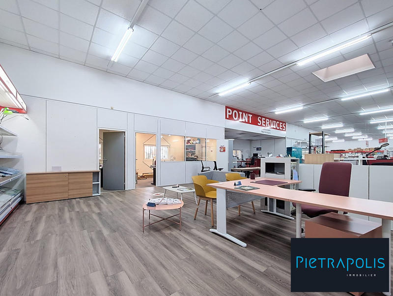 Local commercial - 1 024 m²