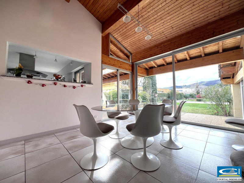 Villa - 239 m² - 7 pièces