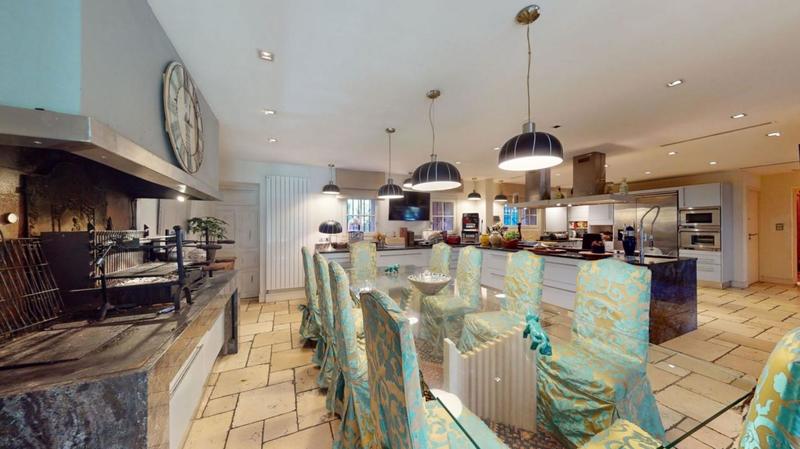 Propriété - 980 m²