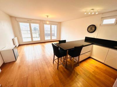 Appartement - 80 m² - 4 pièces