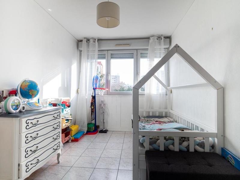 Appartement - 97 m² - 5 pièces