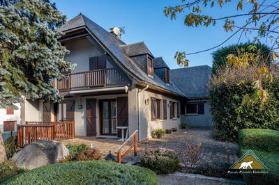 Maison - 300 m² - 8 pièces