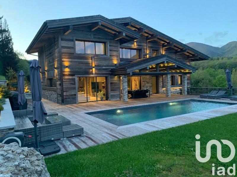 Châlet - 219 m² - 7 pièces