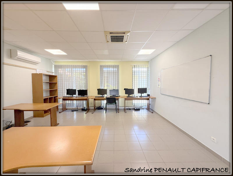 Bureau - 457 m² - 18 pièces