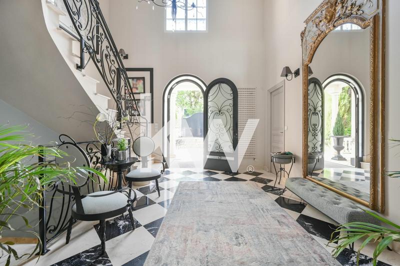 Demeure - 525 m² - 15 pièces