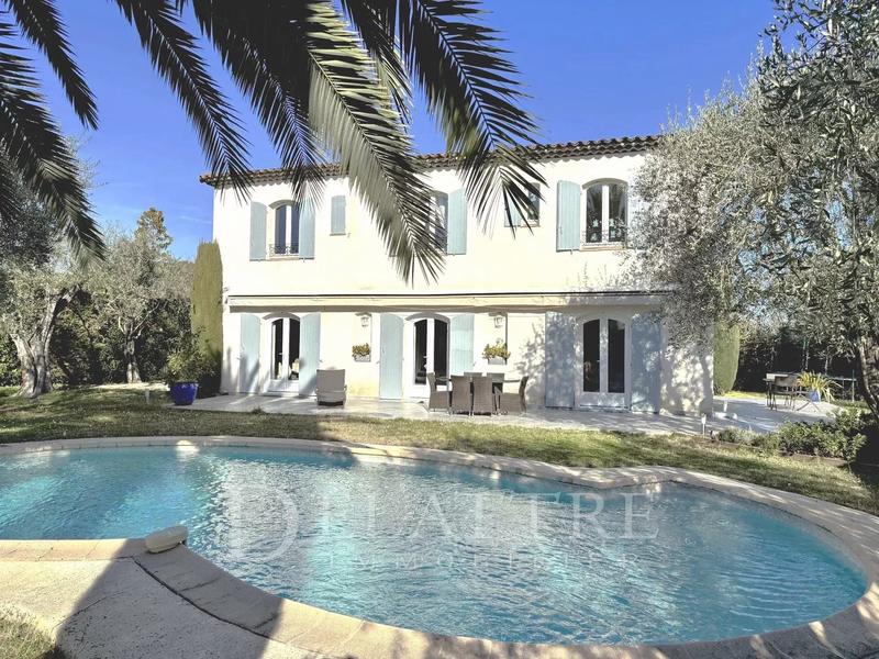 Propriété - 170 m² - 6 pièces