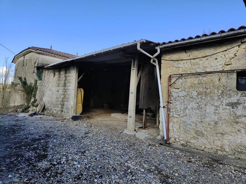 Corps de ferme - 300 m² - 1 pièce