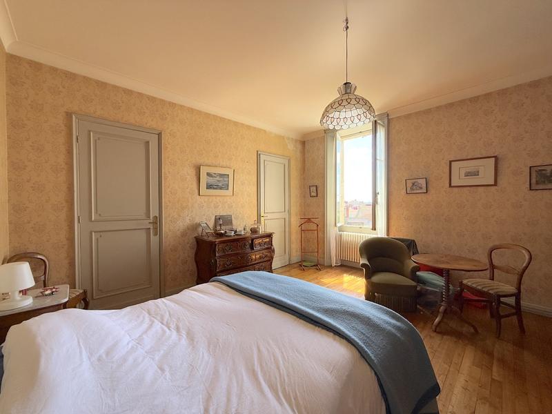 Maison - 372 m² - 10 pièces