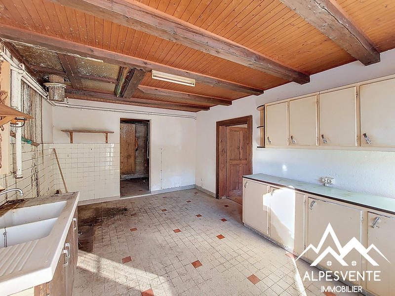 Maison - 260 m² - 9 pièces