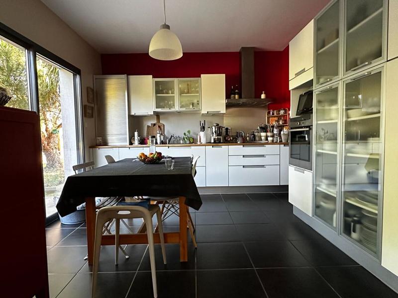 Maison - 210 m² - 6 pièces