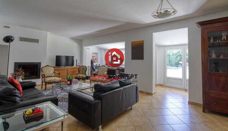 Villa - 250 m² - 8 pièces