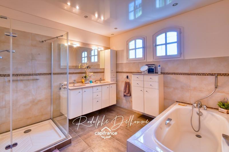 Maison - 187 m² - 7 pièces