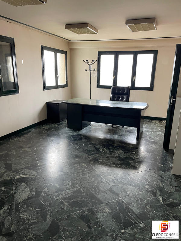 Local d'activités - 1 916 m²