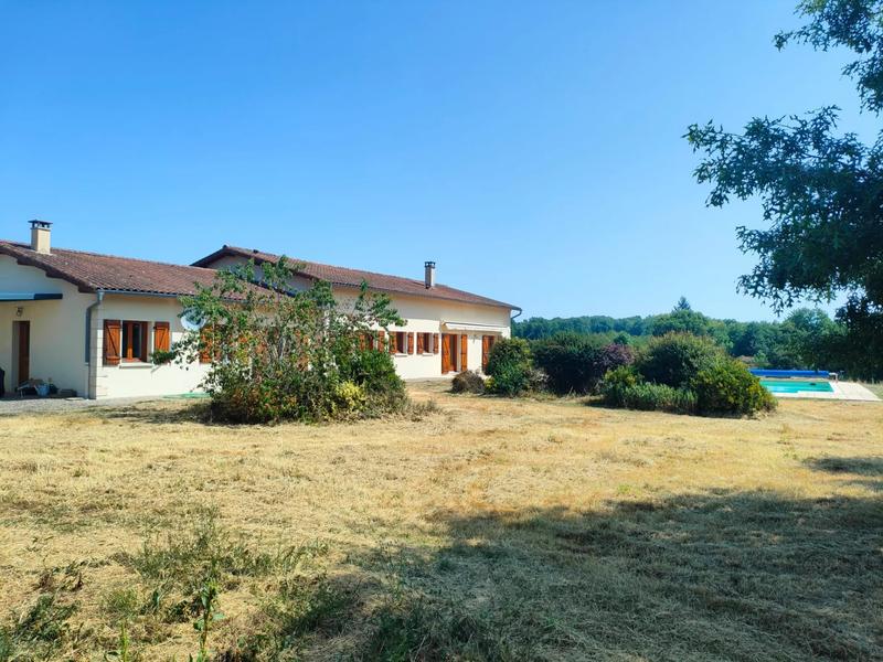 Maison - 243 m² - 9 pièces