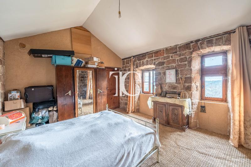 Maison - 275 m² - 11 pièces