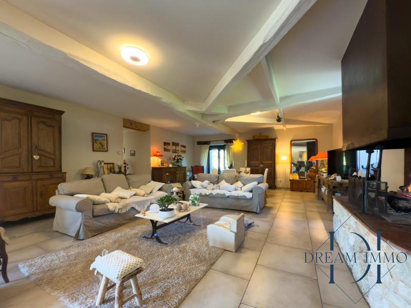 Maison - 260 m² - 7 pièces