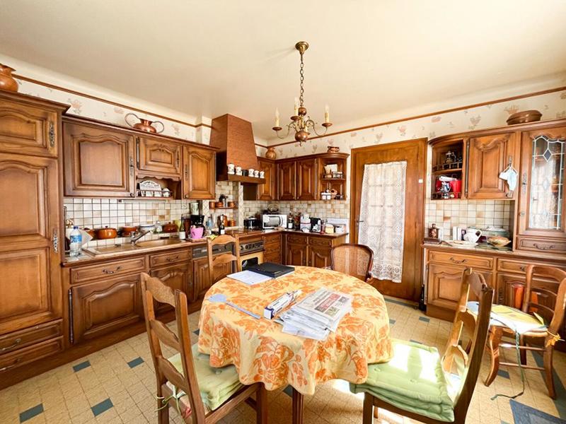 Maison - 254 m² - 11 pièces