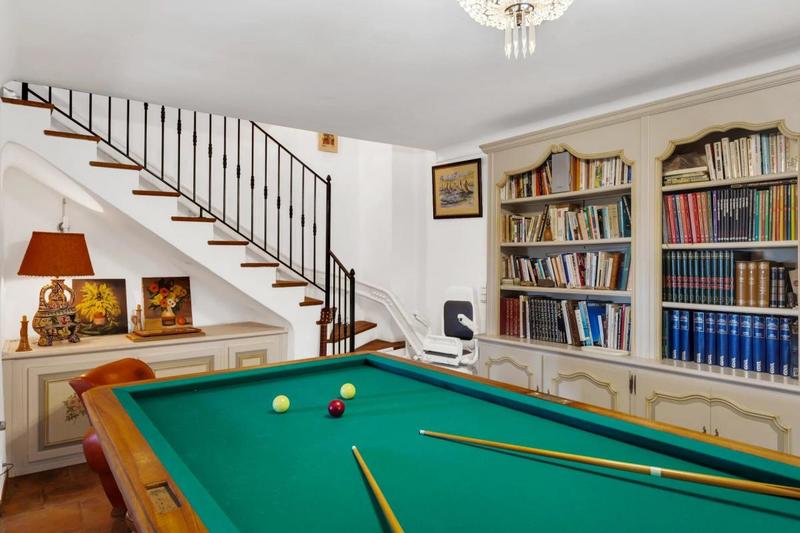 Maison - 342 m² - 9 pièces