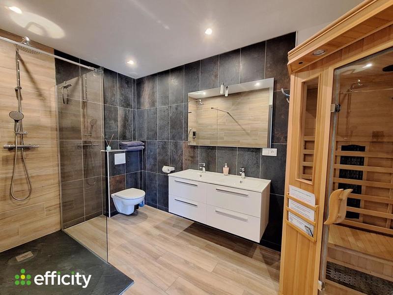 Villa - 225 m² - 9 pièces