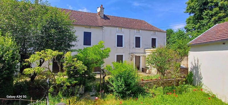 Maison traditionnelle - 167 m² - 6 pièces