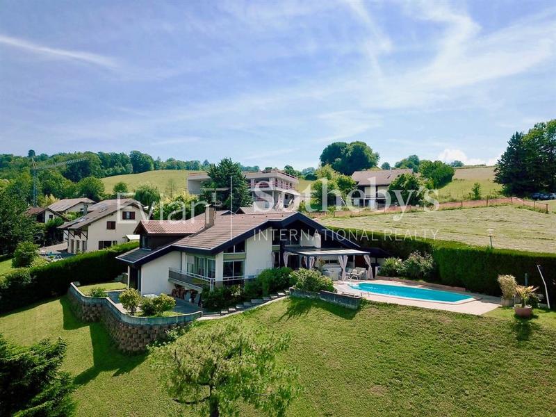 Maison - 246 m² - 6 pièces