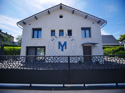 Maison - 140 m² - 8 pièces