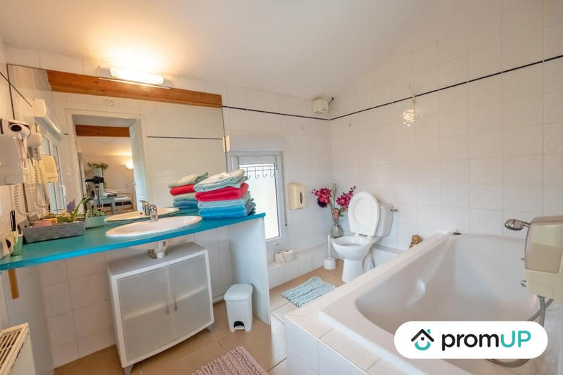 Maison traditionnelle - 260 m² - 8 pièces