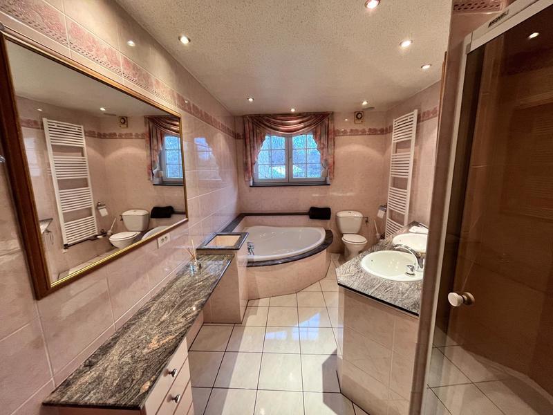 Maison - 227 m² - 7 pièces