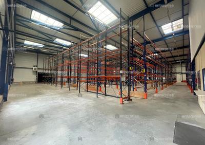 Entrepôt - 7 400 m²