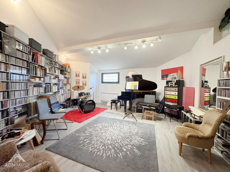 Maison - 333 m² - 10 pièces