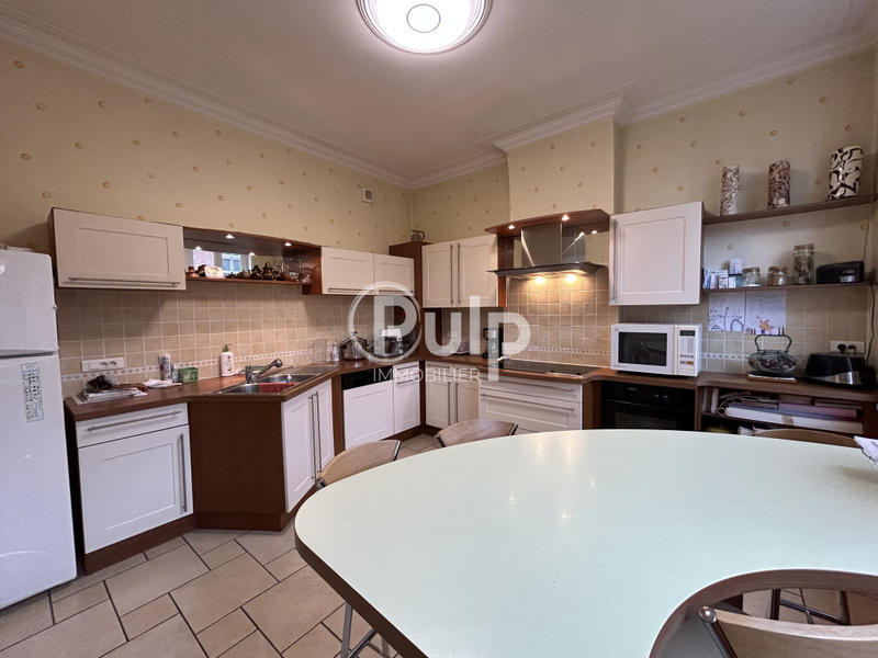 Maison - 175 m² - 10 pièces