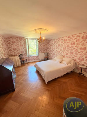 Maison - 200 m² - 7 pièces