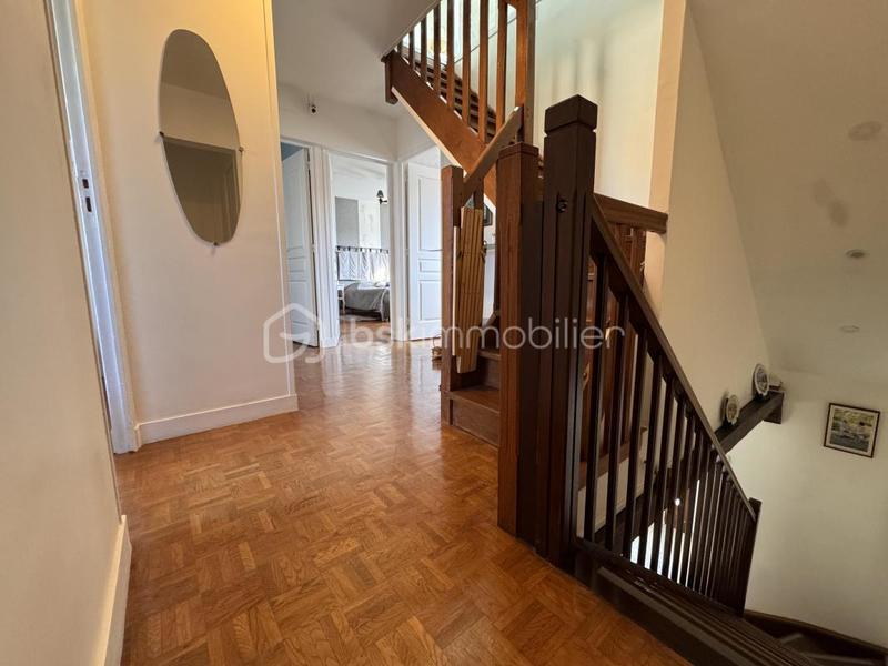 Maison traditionnelle - 168 m² - 9 pièces