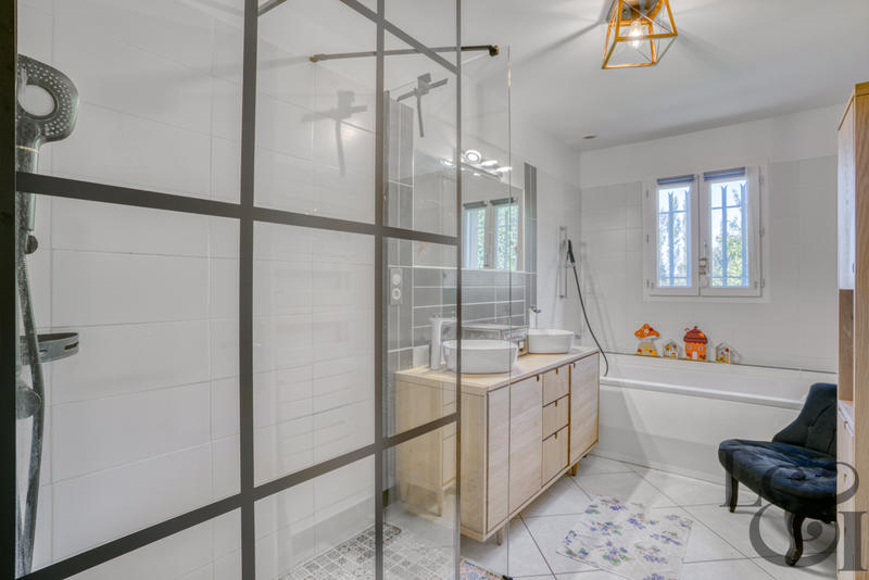 Maison - 182 m² - 7 pièces