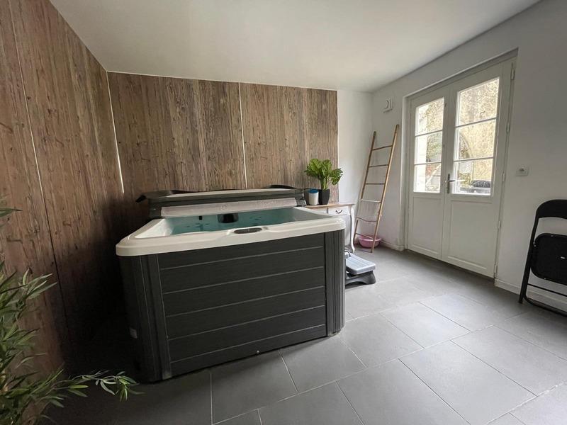 Maison - 262 m² - 9 pièces