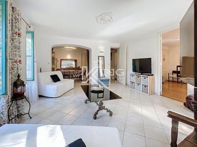 Appartement - 90 m² - 3 pièces