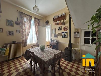 Demeure - 297 m² - 12 pièces