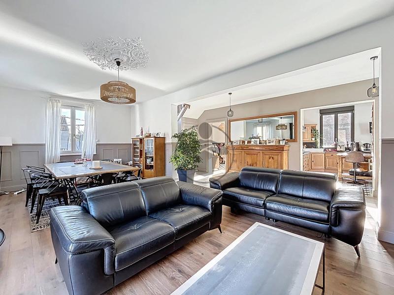 Maison - 277 m² - 8 pièces