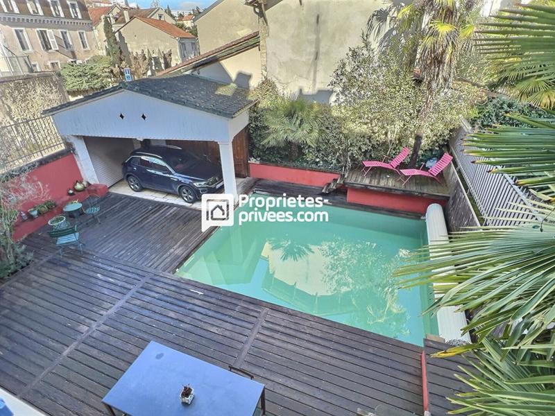 Maison - 236 m² - 8 pièces