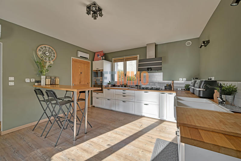 Villa - 215 m² - 8 pièces