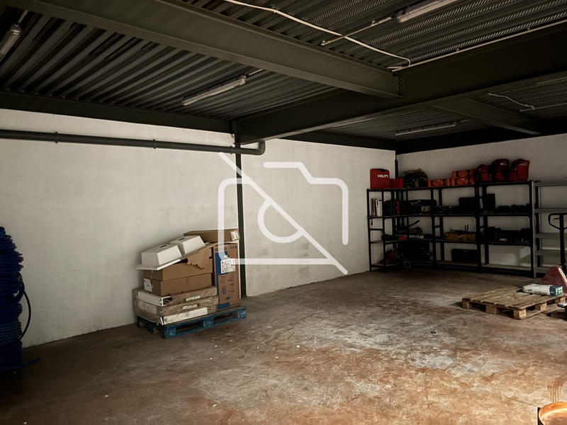 Entrepôt - 600 m²