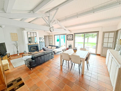 Maison - 224 m² - 6 pièces